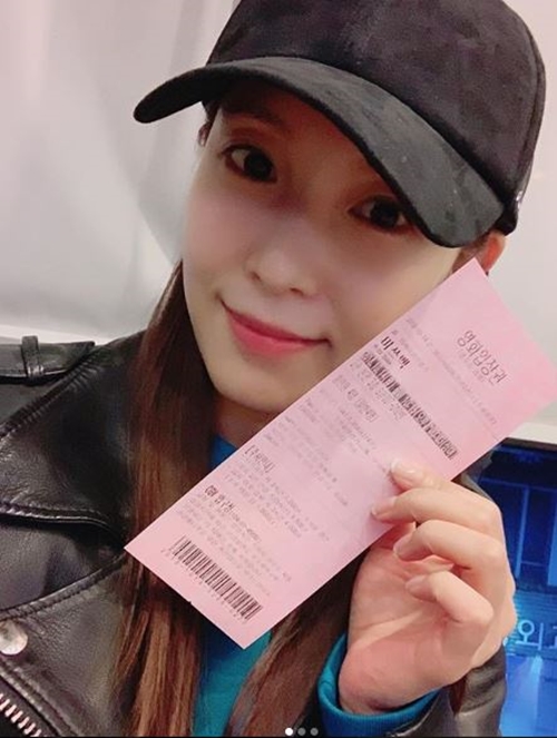 Singer BOA praised the movie Miss Back starring Han Ji-min.He said, I can not live well, I am a movie. It is a sick movie because it is a good story.Thank you. The netizens said, Celebratory photoI am cute.  I will go to Miss Back. On the other hand, Miss Back is an emotional drama in which Baek Sang-a, who became an ex-convict to protect himself, meets a child who resembles himself in the world and confronts the terrible world to protect him.