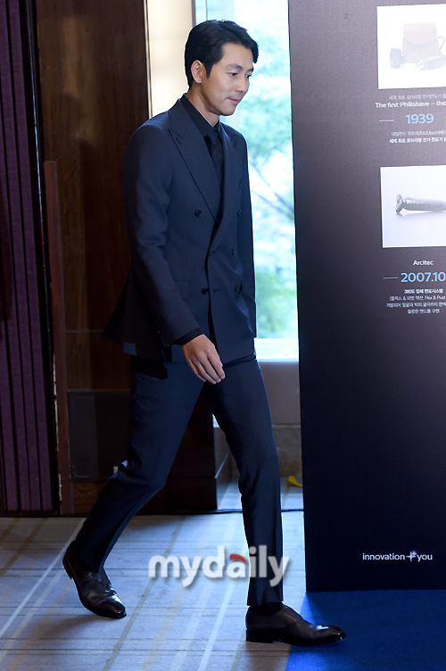 Jung Woo-sung is attending the Philips S9000 The Prestige launch event held at Boots UK in Sogong-dong, Seoul on the morning of the 15th.