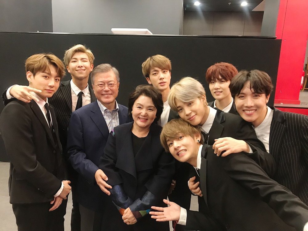 Group BTS (RM, Jean, Sugar, Jay Hop, Jimin, Vu, Jungkook met with President Moon Jae-in and Kim Jung-sook Ada Lovelace to take group photos.On the morning of October 15, two photos were posted on the official BTS Twitter with the article [Todays Bulletproof] Korean-Friendship Concert The Sound of Korean Music in France.The photo shows BTS members smiling brightly while taking pictures with President Moon Jae-in and Kim Jung-sook Ada Lovelace.BTS attended the The Ring of Korean Music - Concert of the Korean-French Friendship at the France Paris Tressium Arts Theater on October 14 (local time).BTS agency Big Hit Entertainment said, We were invited to a diplomatic event between Korea and France to participate in the European tour, he said.In addition to BTS, Korea traditional fusion music team Blackstring and group library appeared on the concert, and a total of 400 people including France major personnel and Korean Wave fans were invited.President Moon Jae-in visited Paris for the first time on a state visit to France and watched the concert directly.hwang hye-jin