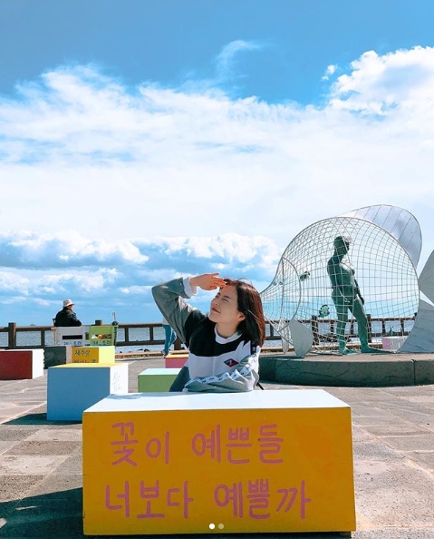 Group Girls Generation member Sunny has unveiled a relaxed time in Jeju Island.Sunny posted a photo on her instagram on October 15 with an article entitled Sunny over flowers. Samda. I want to come on Vacation.The photo shows Sunny taking a picture in the background of the Sea in Jeju Island, and Sunny is smiling brightly as she stares at the camera. Sunnys small face size and thin legs catch her eye.The fans who responded to the photos responded It is so lovely, It is cute, Of course Sunny is more beautiful than flowers.delay stock