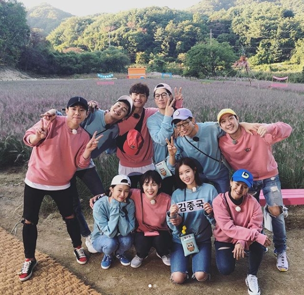 Actor Im Soo-hyang has released a group photo of SBS Running Man.Im Soo-hyang wrote on his Instagram account on October 14, The filming that was so happy with good people, Ill practice Game next time!The weather is a treasure. In the photo, there was a picture of Im Soo-hyang posing with Running Man members such as Yoo Jae-Suk, Kim Jong-kook, Lee Kwang-soo, Ji Seok-jin, Haha, Song Ji-hyo, Jeon So-min and Yang Se-chan, and Lee Ha-na who appeared as guests.Im Soo-hyang is smiling brightly with Kim Jong-kook name tags; the members and the amicable atmosphere of Im Soo-hyang and Lee Ha-na stand out.The fans who responded to the photos responded such as I love you sister, I saw you yesterday, it was so fun and It is pretty.delay stock
