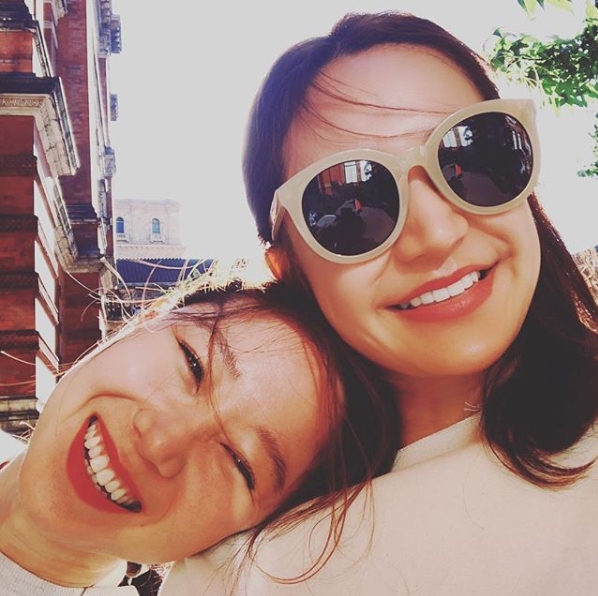 Gong Hyo-jin and Kang Se-mi flaunted their strong friendshipActor Gong Hyo-jin posted a picture on his instagram on October 15 with an article entitled Friend for just half my life.The photo shows Kang Se-mi, who added chic look to her sunglasses, and Gong Hyo-jin, who leaned her head on her shoulder.Gong Hyo-jin and Kang Se-mi are smiling brightly, the two mens cheerful atmosphere catching their eye.The fans who responded to the photos responded such as I like your smile so much, I want to get older like my sister and Lovely two.delay stock