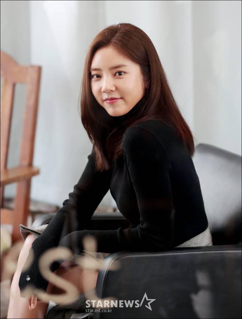 Son Dam-bi said in an interview in Samcheong-dong, Seoul, on the afternoon of the 15th, ahead of the release of the movie Rose of betrayal (director Park Jin-young).Sarah Son, who starred in the supporting role in the foreign currency Searching, which attracted nearly 3 million viewers in the fall theater, was working as Son Dam-bi and the past girl group SBlursh.Son Dam-bi unfortunately did not see the movie Searching, but he heard the news of Sarah Son in the movie. I heard that there are two children now married to Koreans.It was nice and good to say that I was an actor. Son Dam-bi said, I was in a group that targeted American fans because it was called Tangsh SBlursh. I am only Korean and everyone is English.It was very difficult to work for a year, he said. There was a Hands gone as a member of them and he was a friend who worked together.I thought I was only raising a child, but I found out that I was acting as an actor. I heard about it for a long time, so I thought about it and it was good.On the other hand, Son Dam-bi showed off his sexy charm by playing the role of the ID Rose of the betrayal image, which last joined the members of the suicide who decided to die in Rose of betrayal.Rose of betrayal is a film about a very special day of beauty that is too bad to die with three men who have decided to leave behind a sad life history but still want to do it.The movie Rose of the Rebellion was released on October 18th.