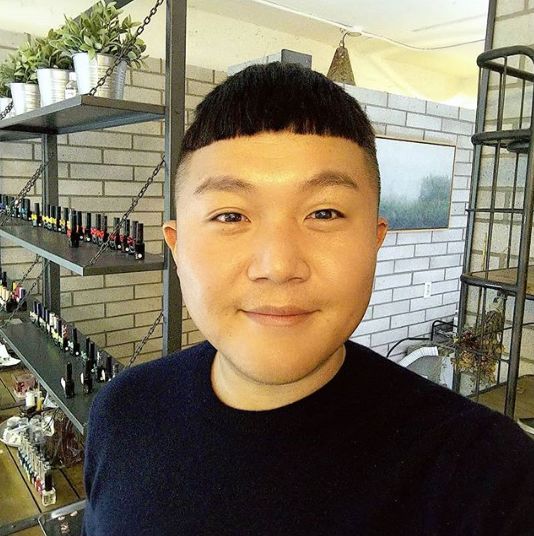 Jo Se-ho posted a picture on his instagram on the 15th with an article entitled Ilja Gort too?In the photo Jo Se-ho stares at the camera with Ilja Gort bangs; Jo Se-hos sunny look captures Eye-catching.Netizens responded It looks good, It is so cute and It looks like a lid.On the other hand, Jo Se-ho is in charge of MC with Yoo Jae-Suk in TVN Yu Quiz on the Block.
