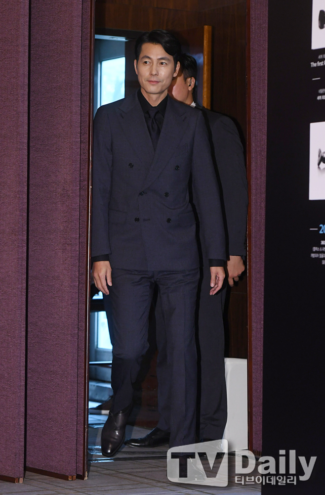 Actor Jung Woo-sung is attending the Philips Electric shaver new product event held at Boots UK in Sogong-dong, Jung-gu, Seoul on the morning of the 15th.Philips Event