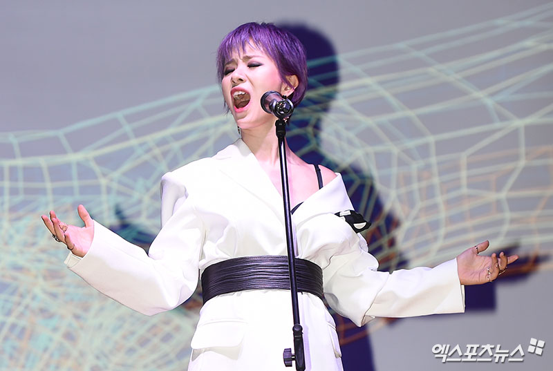 On the afternoon of the 14th, a showcase was held at Medusa Hall, Hanyang University, Seoul, to commemorate the release of singer Park Ki-youngs regular 8th album Lee: Play (Re:Play).Park Ki-young, who attended the showcase on the day, is showing the stage.