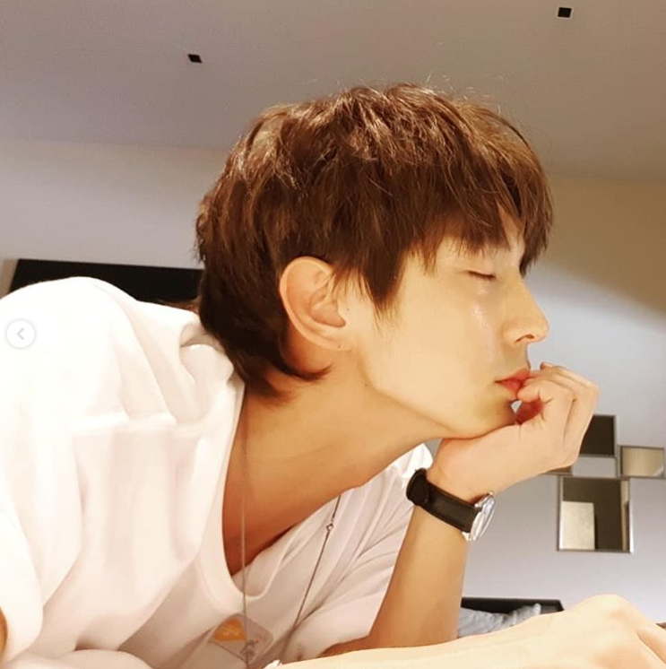<p>Actor Lee Joon-gi gave a nice update.</p><p>Lee Joon-gi uploaded several photos on his instagram on October 16th.</p><p>Lee Joon-gi, who transformed into (Kim) Bottle-cutter hairstyle, is shown in the photograph. Vail-like jaw line is also impressive. While still Boy, visuals catch their eye.</p><p>Meanwhile, Lee Joon-gi has a break after the TVN Lawless Lawyer</p>