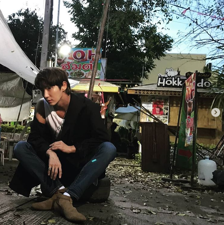 <p>Actor Lee Joon-gi gave a nice update.</p><p>Lee Joon-gi uploaded several photos on his instagram on October 16th.</p><p>Lee Joon-gi, who transformed into (Kim) Bottle-cutter hairstyle, is shown in the photograph. Vail-like jaw line is also impressive. While still Boy, visuals catch their eye.</p><p>Meanwhile, Lee Joon-gi has a break after the TVN Lawless Lawyer</p>