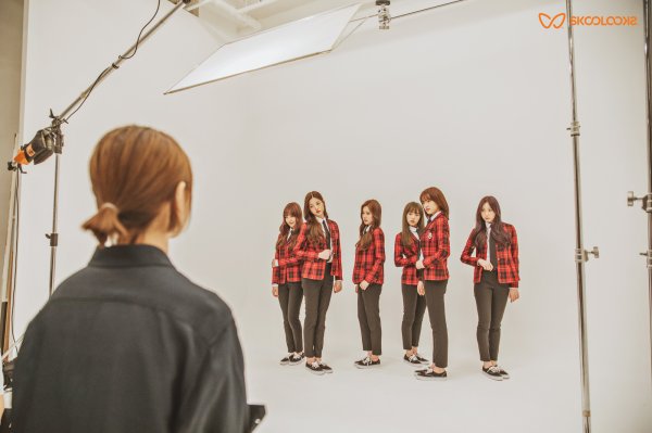 MneiProduced 48 AD Behind Cut of IZ*ONE is open to the public.On the morning of the 16th, a student wear brand unveiled the AD shooting behind-the-scenes Cut, selecting IZ*ONE as its new exclusive model for the 2019 season.IZ*ONE in the behind-the-scenes cut showed off its lovely charm with its distinctive youthful look and pose at the new AD shooting site.The members of the school perfected the school look with a youthful and confident appearance as well as the youthful appearance of the teenage girls, and it is the back door that made the scene atmosphere warm with a clear smile and pleasant appearance throughout the shooting.On the other hand, the group IZ*ONE (IZ*ONE), which was born through Mnet Global Idol Development Project Produced 48, is led by Jang Won-young, including Miyawaki Sakura, Cho Yuri, Choi Ye-na, An Yoo-jin, Yabuki Nako, Kwon Eun-bi, Kang Hye-won, Honda Hitomi, Kim Chae-won, Kim Min-jo, Lee Chae-yeon It is composed of members of the name, and is currently concentrating on preparing for the official debut.