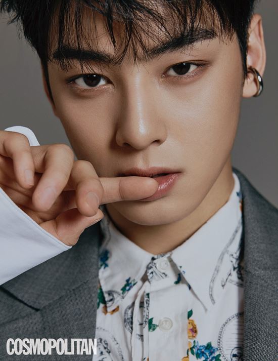 Group Astro released a complete picture through the November issue of Cosmo Politan.Cha Eun-woo, who has become a disassembled actor in the drama My ID is Gangnam Beauty, Moon Bin, who challenged the acting of the entertainment with The latest fashion program, and MJ, Chen Zhen, and Raki who showed off their emotional vocals in Masked Wang.Astro, who showed a stylish yet more mature appearance through the picture, emanated a unique bright and pleasant Beagle Me throughout the filming, and laughed at the studio scene.Each member showed a serious attitude as if they were taking a test of the 30 questions and 30 answers given to each person, a fun play with their own talents without having to make them in front of the Cosmo digital video production camera, and a synergy of the whole Astro.The full picture of the Beagle Stone Astro, the candid interview with the charm of the members, and the video contents containing Astros beagle can be found in the November issue of Cosmo Politan, SNS account, YouTube channel, website and so on.Photo: Cosmo Politan