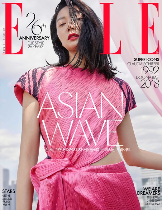 Actor Bae Doona has graced the 26th anniversary cover of the founding of Elle Korea.Elle Korea, which was first launched in 1992 as Koreas first international magazine.On the 26th anniversary of its launch, it hosted a cover picture with Bae Doona, a global star and style icon who received love calls from world-renowned creators.2018 is also a more meaningful meeting with the year Bae Doona celebrates its 20th anniversary in the entertainment industry.In the interview, I was able to hear stories about various works such as KBS 2TV drama Best Divorce, movie King of Drugs waiting for release, and Netflix original drama Kingdom.Bae Doona, who is doing Ten Days based on the drama Secret Forest that appeared in Korea last year, asked why, I would have asked if I would regret it when I did this before, but now I have room for my heart.This is a challenge too, once you wake up this time Ill be upgraded, thats the mind?Asked about his opinion on Asian Waves these days as an international actor, he said, Korean movies and K-pop are already very respected.It is a great and special thing to be able to reach the world with our own contents. The November issue of Elle.