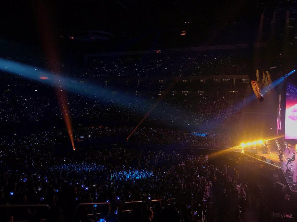 Boy group BTS (RM, Sugar, Jean, Jay Hop, V, Ji Min, Jungkook) successfully completed their first Germany concert.On October 17 BTS official SNS, [#Todays Bulletproof] Thank you, Berlin! Hi~ Germany! Were all the same young man!# Berlin1 performance and two photos were posted.The photo was taken in a group photo taken in a waiting room after holding a global tour LOVE YOURSELF at the Germany Berlin Mercedes-Benz Arena.The members are smiling with a placard with the article Bulletproof is the blue oasis of the desert to us.BTS continues its global tour LOVE YOURSELF (Love Your Self), which will be held 41 times in 20 cities, starting with the Seoul performance at Jamsil Stadium in Songpa-gu, Seoul at the end of August.Following the North American tour, he has completed the performance of the Otu Arena in London, Amsterdam, Netherlands, and the second Berlin performance, the Acorn Hotel Arena in Paris, France, and the Japan Dome Tour in November.hwang hye-jin