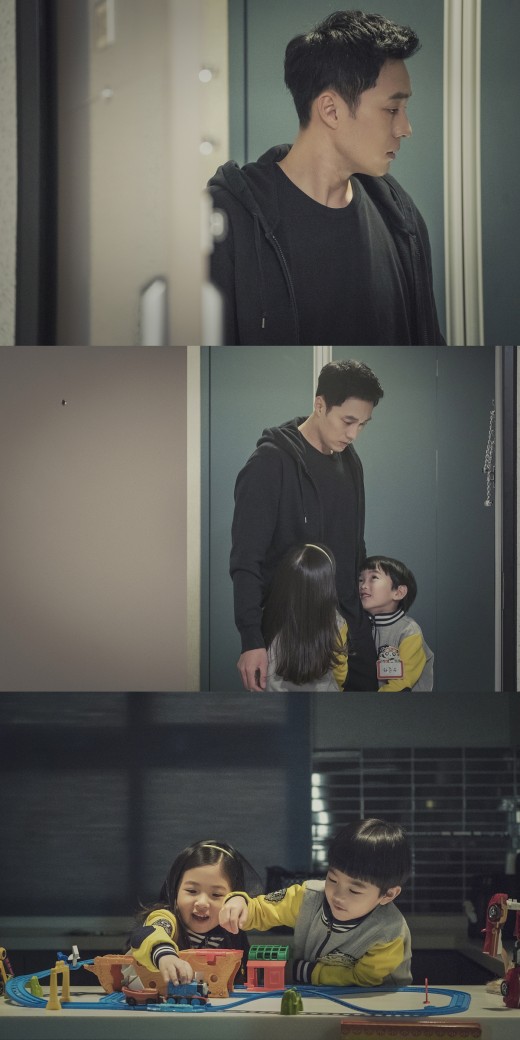 So Ji-subs lonely eyes were caught on Jun Jun Brother and Sister.In MBC Numbers Mok mini series Teri Hatcher (played by Oh Ji-young/director Park Sang-hoon, Park Sang-woo/produced MBC, Monjaxo/ hereinafter Nae-te) Kim Bon (played by So Ji-sub) welcomed Joon-joon Brother and Sister, drawing attention to what story it is.Previously, as Kim Bons disguised identity was revealed, a sad ending was unfolded in which Jung In-sun and Kim Bon, who were hurt by disappointment and betrayal, were in conflict.I am sorry for the shocked Ko Ae-rin, but Kims situation without Number, which will expose his identity, led to strong immersion of viewers.Todays (17th) broadcast is expected to bring a calm echo to viewers by Kim Bons emotional change, which will feel lonely with the traces of twins left all over the house.