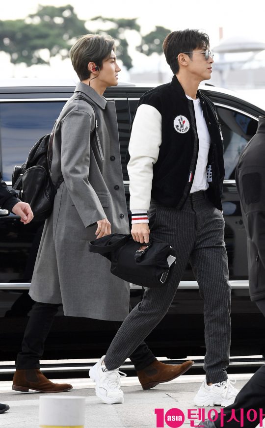 TVXQ Yunho and Choi Changmin are leaving for Japan through Incheon International Airport on the afternoon of the 18th and are showing airport fashion.