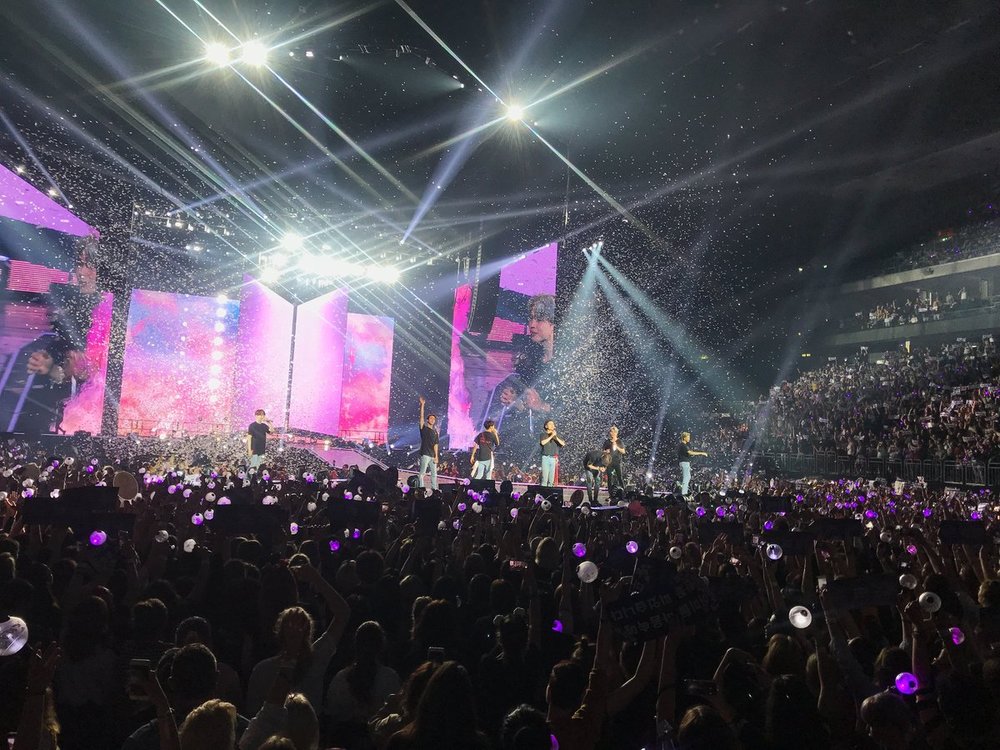Group BTS (RM, Sugar, Jean, Jay Hop, Vu, Ji Min and Jungkook) successfully concluded the Germany concert.On October 18, BTS official Twitter operated by Big Hit Entertainment, a subsidiary company, said, Thank you for todays bulletproof, Berlin! BTS hearts are filled with ami flowers.Berlin 2nd performance and a picture was posted.BTS members in the photo are holding a placard with the phrase BTS blossoms in the hearts of the amis after finishing the performance.BTS held a global tour LOVE YOURSELF (Love Yourself) at the Germany Berlin Mercedes-Benz Arena for two days on the 17th and 18th.The tour, which started at Jamsil Stadium in Songpa-gu, Seoul at the end of August, will continue until April next year, including the Acor Hotel Arena performance in Paris, France and the Japan Dome tour in November.It will be held 41 times in 20 cities in total.hwang hye-jin