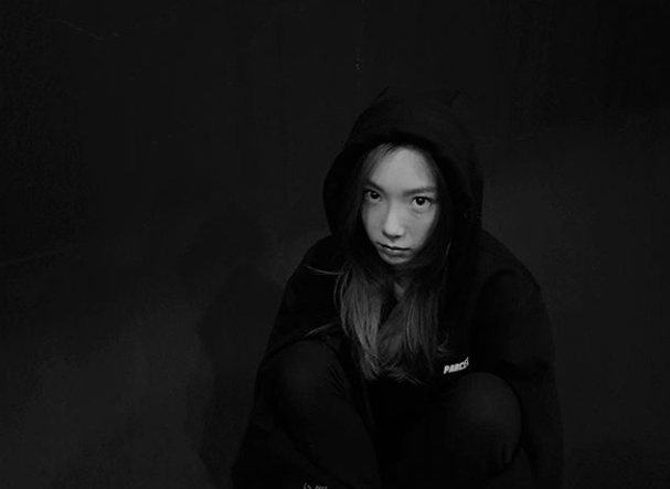 Group Girls Generation leader Taeyeon has given off a cute charm.Taeyeon posted several black and white photos on his instagram on October 18.Inside the photo was a Taeyeon figure wearing a hooded T-shirt, who stares at the camera with a smile on her face.Taeyeons refreshing beauty, which reminds me of the early days of Girls Generation debut, attracts Eye-catching.Fans who encountered the photos responded such as completely pretty, cute and I am old and spring.Taiyeon is the third solo concert s. . . . at the Jamsil Indoor Gymnasium in Seoul on October 20th and 21st.TAEYEON CONCERT (Apostropy S....Taeyeon Concert)delay stock