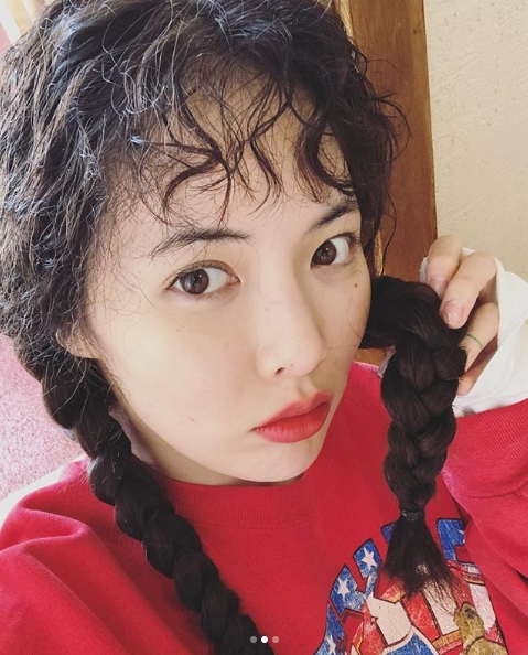 Singer Hyuna showed off her cute beautyOn October 18, Hyuna posted several photos on her instagram.Inside the photo was a picture of a Hyuna with a bifurcated head, staring at the camera with a Hair, her blemish-free white-oak skin and big eyes outlining.The fans who responded to the photos responded such as It is so cute, The head of the bifurcation is also cold, Hyuna is beautiful today.delay stock