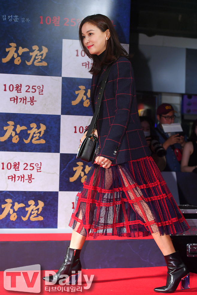 The premiere of the movie Chang Kyung (director Kim Sung-hoon and production Li Yang Film) Red Carpet & Halloween Night was held at Megabox COEX in Samseong-dong, Gangnam-gu, Seoul on the afternoon of the 18th.Actor Ko So-young, who attended the premiere on the day, is stepping on the Red Carpet.Changwol will be released on the 25th as an action film depicting the world where the wild devils are not living or dead, the prince Lee Chung (Hyun Bin) who returned to the Joseon Dynasty of crisis, and the bloodbath of Kim Ja-jun (Jang Dong-gun), the absolute evil who wants to devour Joseon.Chang-kwol Red Carpet event
