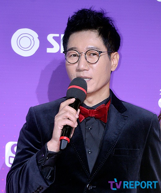 Comedian Ji Suk-jin says he gave up second because of Running ManJi Suk-jin and Kim Jong-kook made the announcement in an interview with Taiwan ET Today on the 18th.Ji Suk-jin replied, Did you give up for Running Man? I actually gave up the second.Ji Suk-jin said, It is a little exaggeration to say that I gave up my second because of Running Man, but I wanted to pour my physical strength into Running Man. Kim Jong-kook, who listened to it, said, I thought I gave up my family, but I did not think I gave up my family because I went out on the pretext of recording and event.Meanwhile, Kim Jong-kook and Ji Suk-jin also said they wanted to shoot Running Man in Taiwan.Kim Jong-kook said, I want to come at any time because there are many Running Man fans in Taiwan.Its good to do the mission because its not far away, Ji Suk-jin said, the PD in charge does not plan.I would like to ask the crew, but I want to do a mission to shoot all the episodes in Taiwan. Ji Suk-jin, Kim Jong-kook, Yoo Jae-Suk, Song Ji Hyo, Haha, Lee Kwang Soo, Jeon So Min and Yang Se Chan are active as members of SBS Sunday entertainment Running Man.