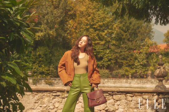 Krystal Jungs November issue of Elle, which is active in the drama <Player>, was released.Krystal Jungs picture was filmed in Italy Milan.Krystal Jung has been active as a singer and actor, but has been constantly receiving love calls as a luxury brand muse.Krystal Jung was filmed with the 2019 S/S Milan Fashion Show, with an elegant mansion in Como, near Milan, well known for its outstanding natural scenery, and a beautiful Camille Monet and a Child in the Artists Ga.Krystal Jung transformed into a colorful figure, as if playing characters in various works, from manic pants suits, blue bells to elegant print slit dresses and long and lean dresses with elegant silhouettes.Krystal Jungs chic and elegant pose, which is in perfect harmony with the autumn Scenery of Komo, is a combination of intense eyes and fascinated the officials.Krystal Jung, who encouraged the staff with an atmosphere maker despite the tight schedule and the annual hot weather.The desire for high-sensitivity visuals and positive energy are added, and a beautiful picture that emits more mysteriousness than ever has been completed.Krystal Jungs pictures and interviews can be found in the November issue of <Elle> and the <Elle> website published around October 20.