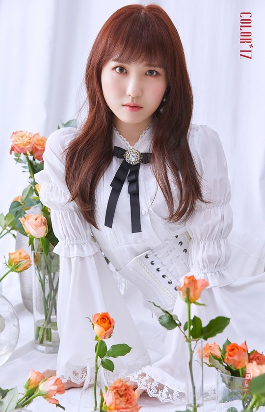IZ*ONE Kwon Eun-bi, Kang Hye-won, and Honda Hitomi Official Photo 3 were the ball Dogs.Girl group IZ*ONE uploaded a photo, the third official Dog of Kwon Eun-bi, Kang Hye-won, and Honda Hitomis debut album COLOR*IZ, on the official website and official SNS channel on the morning of October 19th.Like Kim Chae-won, Kim Min-joo, and Lee Chae-yeons official photo, the three members in the photo were wearing white-toned costumes and boasted a pure visual while sitting between roses.The appearance of the three members who show off the goddess force is bringing out the fans hot reaction.IZ*ONE, which is working on the third official Dog of its debut album COLOR*IZ from the 18th, will also show official profile photos of the remaining six members who have not yet opened on the 20th and 21st.IZ*ONE is a project group excavated through Mnet Survival Program Produce 48. It consists of Jang Won Young, Miyawaki Sakura, Cho Yuri, Choi Yena, An Yoo Jin, Yabuki Nako, Kwon Eun-bi, Kang Hye-won, Honda Hitomi, Kim Chae Won, Kim Min-jo and Lee Chae Yeon.(PHOTOS = IZ*ONE Official SNS)emigration site