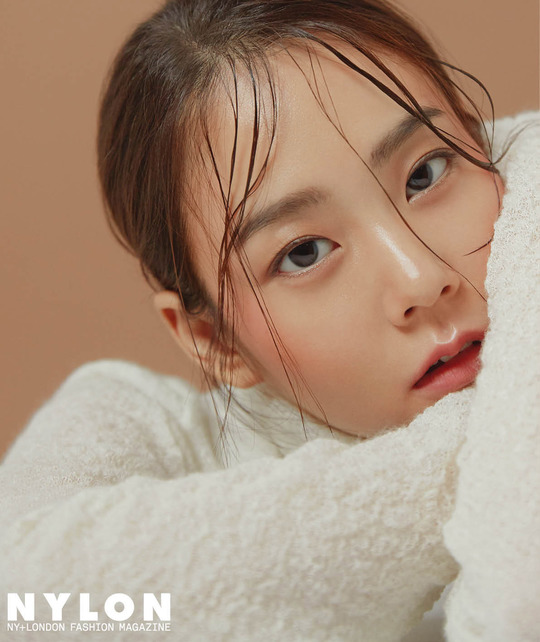 Han Seung-yeon has boasted of its deadly charmThe fashion magazine Nylon (NYLON) which contains the style of London and New York has released Han Seung-yeons Beauty picture showing delicate performances on Channel A Drama Twelve nights.In this picture, which contains the temperature of chilly but refreshing autumn, you can get a glimpse of the face of Han Seung-yeon, which is transparent and clear.Despite shooting the drama, it boasted a flawless skin so that it did not need correction, and it was the back door that impressed the field staff.You can also see the recent interest and the true story about the upcoming album through the interview.Han Seung-yeons latest trend, dried rose color and sparkling makeup, will be released in the November issue of nylon.sulphur-su-yeon