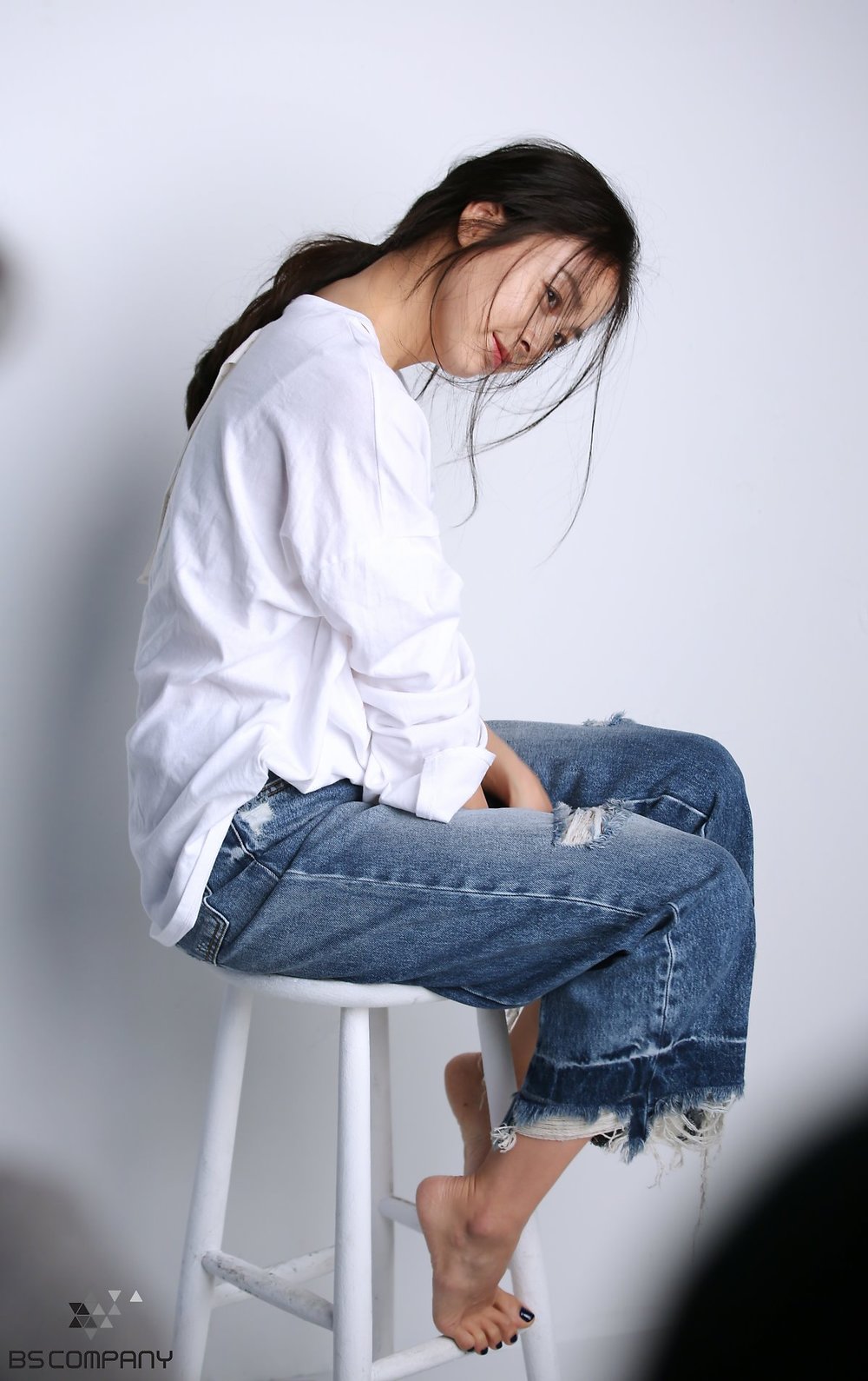 A photo shoot behind the actor Kim Tae-hee was released.Kim Tae-hee agency BS Company official Instagram on October 19, What if you are curious about the shooting scene of Kim Tae-hees picture that makes your eyes easier and better just by looking at it?Several photos were posted with the article.Inside the picture was a picture of Kim Tae-hee lying down in a gray knit.Kim Tae-hee is radiating the pure charm with a high nose and a large, clear eye.Kim Tae-hees fine legs, which are revealed under a knit dress in another photo, are also outstanding.The fans who responded to the photos responded such as Pretty is really pretty, How to get to Seoul National University on that face and It is good to be luxurious.delay stock