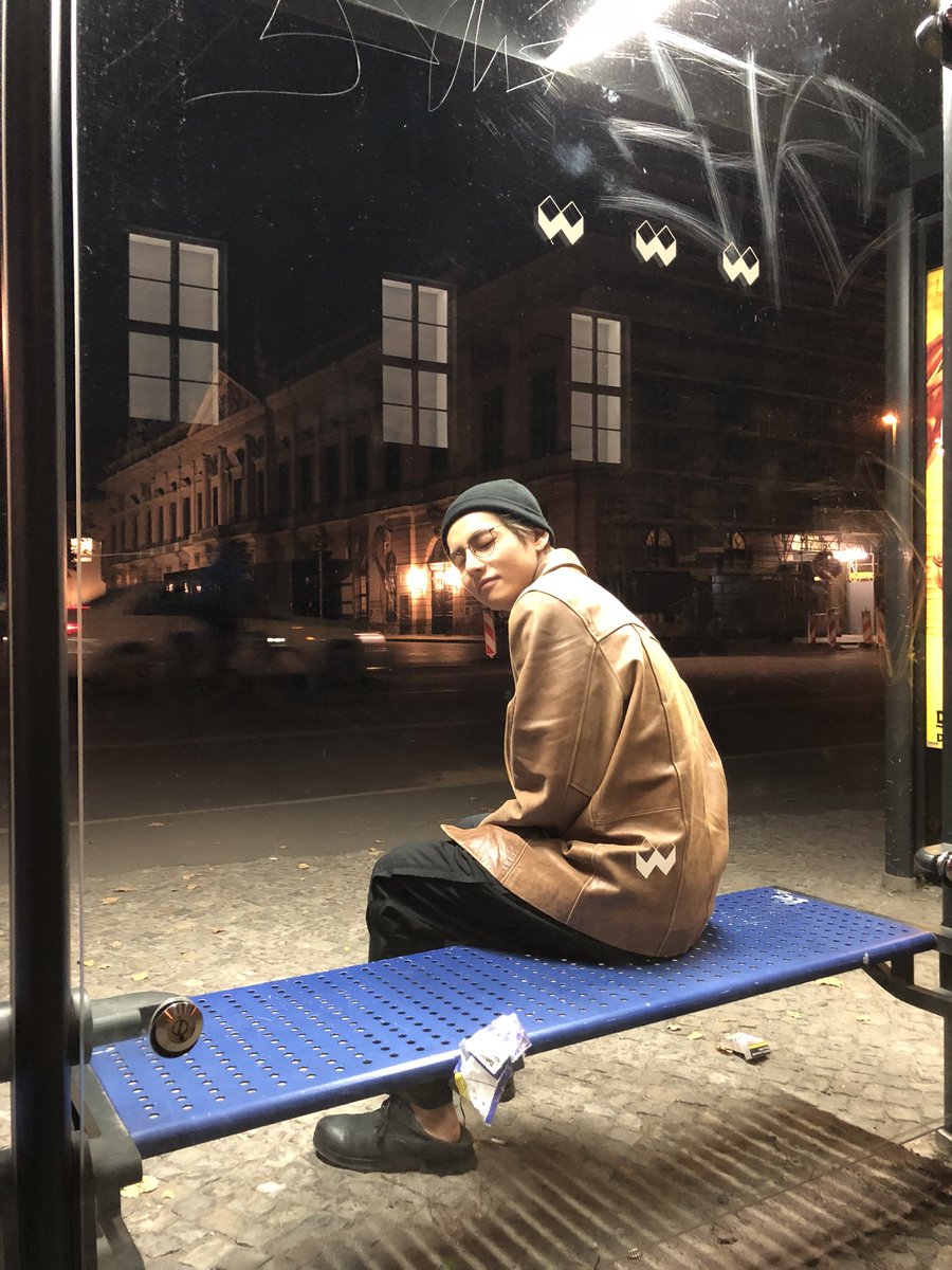 <p>Boy Group Dark & ​​amp; Wild (RM, Jean, Sugar, JH Hop, Jimin, V, Jung Kook) Member V has released photos of German tourism.</p><p>V was released Oct. 18 (local time) Dark & ​​amp; I posted four photos on the Wild official Twitter with an article called Berlin (Berlin).</p><p>The photo shows V taking pictures from Berlin Street. Dark & ​​amp; Wild held a global tour LOVE YOURSELF at the Mercedes-Benz Oracle Arena in Berlin on the 17th and 18th.</p><p>Dark & ​​amp; Hollywood actor Ancelle El Gott, who is famous for Wild Pan, showed a special interest in setting Vs picture as his official Instagram profile picture.</p><p>When Anselm El Gott made a film publicity campaign last year, Dark & ​​amp; I uploaded the photos I took with Wild to SNS. In the American Music Awards (AMAs), held at the Microsoft Theater in Los Angeles, California last November, the Dark & ​​amp; Wild and reunion photos were released.</p><p>In addition to this, in the mini interview conducted on the red carpet before the award ceremony, Dark & ​​amp; Wilds Pan Wild & amp; Wild performance is really cool. Especially, at this award ceremony, DNA stage footage was photographed directly on his mobile phone, and Dad smile was captured and collected online.</p><p>Dark & ​​amp; Wild will conclude the European tour with a two-day performance on the 20th and 21st at the Oracle Arena in Arcor, France. We will continue the tour planned with 41 shows in 20 cities until April next year including November Dome Tour and 4 additional Asian regions.</p>