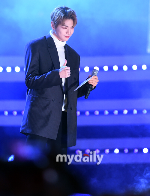 Wanna One Kang Daniel greets at the opening ceremony of the 2018 Busan One Asia Festival at the Busan Asiad Stadium on the afternoon of the 20th.The opening ceremony of the 2018 Busan One Asia Festival will feature Exo, Seventeen, Wanna One, NCT 127, Celeb Five, GFriend, Mamamu, The Boys, (Women) I-DLE, EXID and others.Meanwhile, the 2018 Busan One Asia Festival will be held throughout Busan from October 20 to 28, including the Busan Sajik Asiad Stadium, Busan Citizens Park and Haeundae Gunamro.