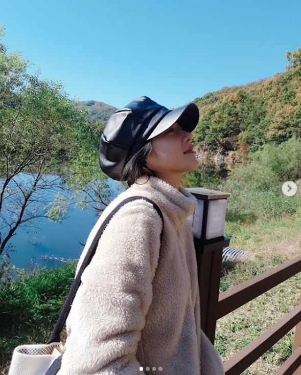 Actor Seo Ye-ji has revealed his warm-hearted current situation.Seo Ye-ji posted several photos on his instagram on October 20 with an article entitled Maple Leaves in a few years; the weather is cold and the flowers are warm.In the photo, Seo Ye-ji is smiling brightly in a thick coat and a leather beret.Fans who encountered the photos responded such as Yeji is good for laughing mildly and Pretty wool girl.