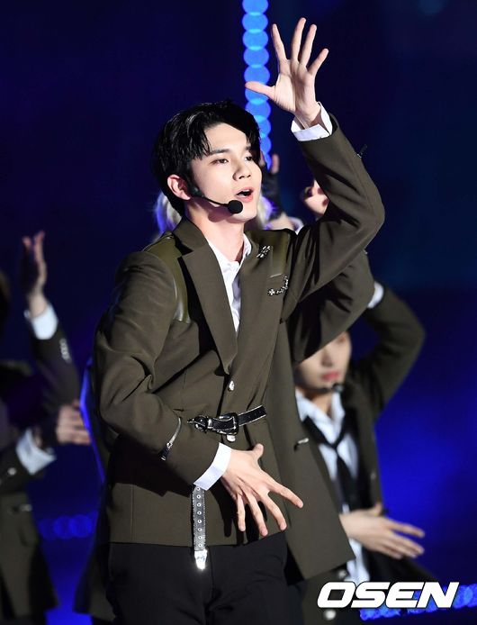 The opening performance of the 2018 Busan One Asia Festival was held at the Busan Asiad Main Stadium on the afternoon of the 20th.Group Wanna One Ong Seong-wu performs spectacular performances