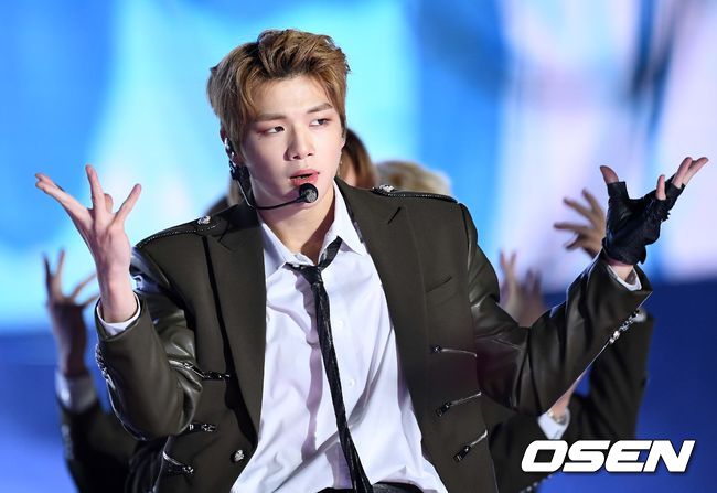 The opening performance of the 2018 Busan One Asia Festival was held at Busan Asiad Main Stadium on the afternoon of the 20th.Group Wanna One Kang Daniel is performing a spectacular performance