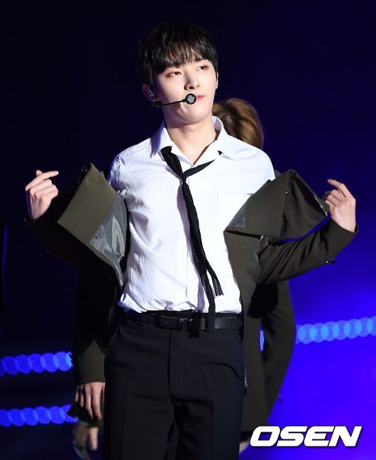 The opening performance of the 2018 Busan One Asia Festival was held at Busan Asiad Main Stadium on the afternoon of the 20th.Group Wanna One Yoon Ji-sung performs a spectacular performance