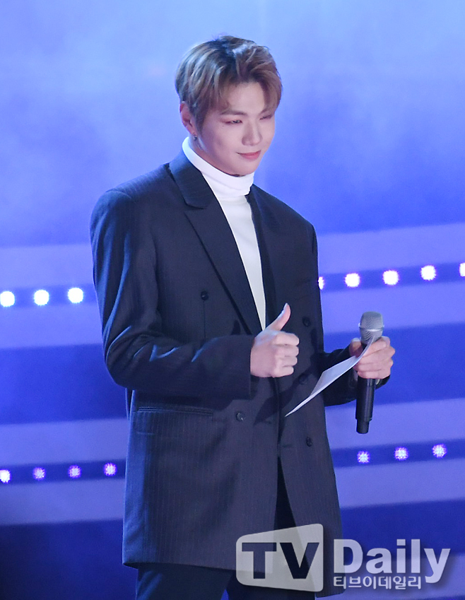 The opening performance of the 2018 Busan One Asia Festival (BOF2018) was held at the Busan Asiad Main Stadium in Yeonje-gu, Busan on the evening of the 20th.Wanna One Kang Daniel is attending the opening ceremony of the 2018 Busan One Asia Festival.In particular, this performance, which is held at the super stage symbolizing the No.1 K-POP concert in Korea, is a show featuring the best musicians in Korea such as EXO, Wanna One, Seventeen, NCT127, Celeb five, Mamamu, EXID, girlfriend, A total of 11 teams added to the hot new Idols, and the Autumn Night of Busan was hot.2018 Busan One Asia Festival (BOF2018)