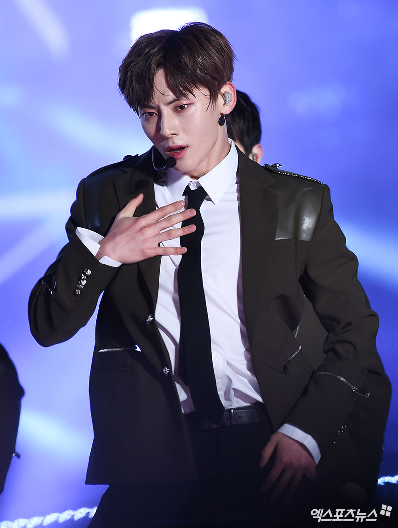 Wanna One Hwang Min-hyun, who attended the opening performance of the 2018 Busan One Asia Festival (BOF) held at the Busan Asiad Stadium in the Yeonje District, Busan, on the afternoon of the 20th, is on stage.