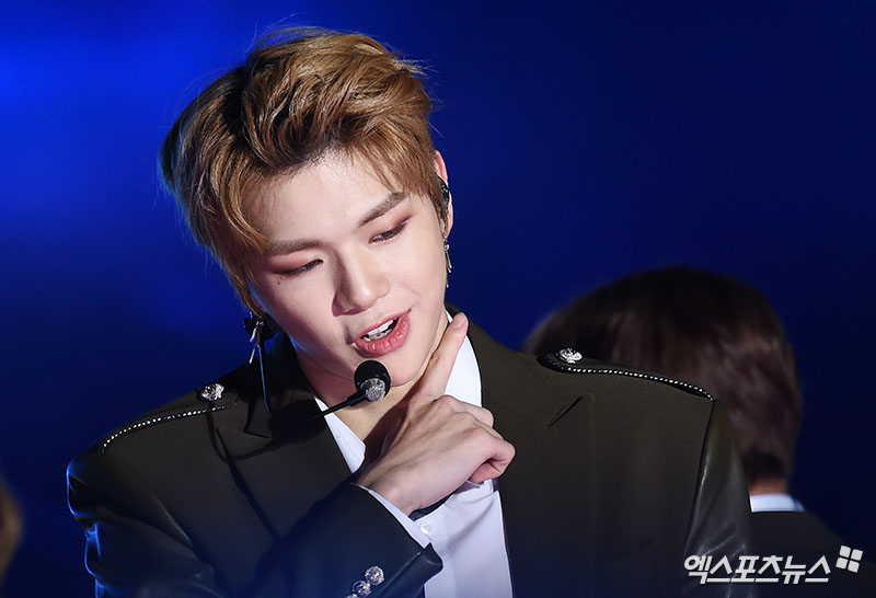 Wanna One Kang Daniel, who attended the opening performance of the 2018 Busan One Asia Festival (BOF) held at the Busan Asiad Stadium in the Yeonje District, Busan, on the afternoon of the 20th, is showing the stage.