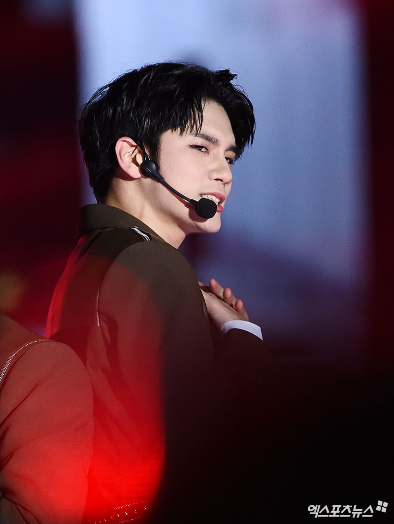 Wanna One Ong Seong-wu, who attended the opening performance of the 2018 Busan One Asia Festival (BOF) held at the Busan Asiad Stadium in Yeonje District, Busan, on the afternoon of the 20th, is showing the stage.