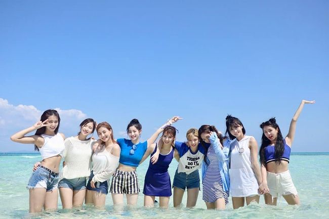 Group TWICE welcomed the debut three-year anniversary.TWICE celebrated three-year anniversary on the 20th and said through the official Instagram, I have learned a lot from each other while I was with my members for three years, and I have accumulated a lot of memories while crying and laughing together.We are always strong and happy thanks to the Once that gives us such a beautiful and supportive support.Tung-yi and Once also congratulate three-year anniversary and lets do TWICE TWICE well in the future. When we are together, we are the most brilliant and we are TWICE # three-year anniversary # I love you # Thank you # Once. # Will you continue to be together?#yesoryes and expressed affection for the members and fans of Writing.On the other hand, TWICE, which debut on October 20, 2015 and has been three-year anniversary this year, celebrates debut three-year anniversary and likes the special video TWICE on the 20th at 0:00 on the 20th.And some of the music sources of the new song YES or YES were released.In addition, TWICE will release its mini 6th album YES or YES on November 5th and aim for 10 consecutive hits.TWICE Instagram