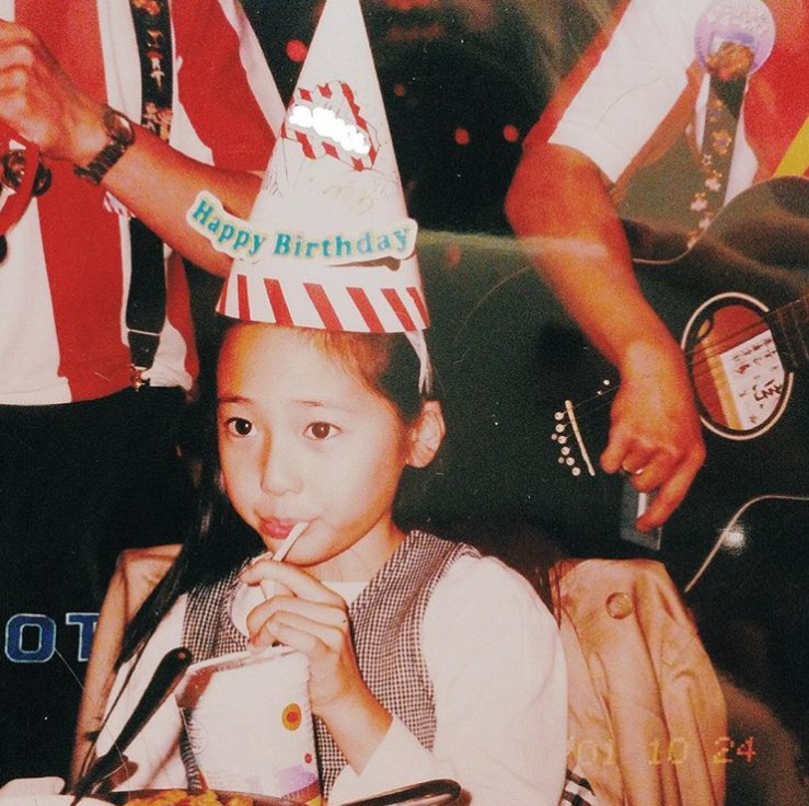 On the afternoon of the 24th, Krystal Jung posted a picture on his instagram with an article entitled 17 years ago today.Krystal Jung, born on October 24, 1994, unveiled a photo of his birthday party 17 years ago on his twenty-fiveth birthday at our age.Cute figure in cones caps draws Eye-catching: Fans celebrate Krystal Jungs birthday with cute responseMeanwhile, Krystal Jung is currently playing the role of Chaa-ryong in the OCN weekend drama Player.