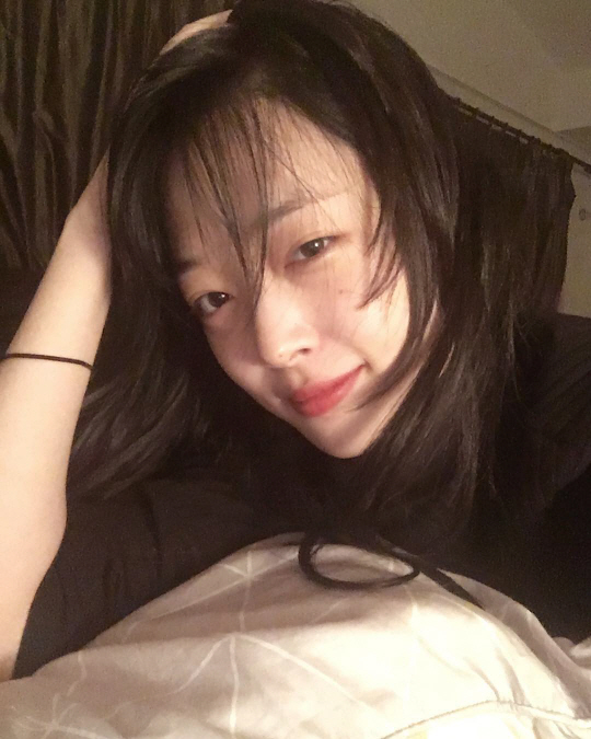 Sulli was proud of her innocent beauty.Sulli posted a Selfie photo on her Instagram account on Monday.In the photo, Sulli was proud of her brilliant beauty even though she was close to a person who was not gorgeously decorated.On the other hand, Sulli will unveil his first solo Reality web entertainment Truth Store through Naver TV and V LIVE on the 25th.