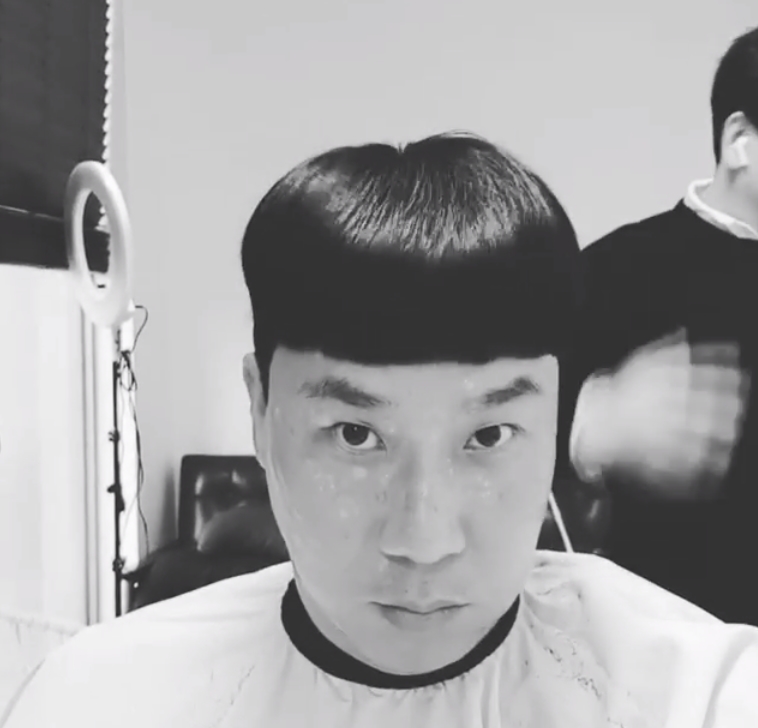 Lee Sang-min, a broadcaster from the group Lula, boasted a unique Hair style.Lee Sang-min posted a short video on October 24 with an article entitled Cap head on his instagram.Inside the video is Lee Sang-min, who directed a short-length, unconventional Hair style, with a fresh look that seems to boast a Hair style.Fans who encountered video responded such as It is a hairy art and It looks young.kim ji-yeon