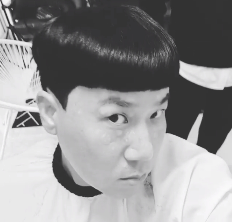 Cap head Lee Sang-min, eye-catching discounts Hair style <p>Lee Sang-min from the group Lula boasts a unique hair style.</p><p>Lee Sang-min posted a short video on his October 24th instinct with Cap head in his instagram.</p><p>Inside the video was Lee Sang-min, who created a short-length, extraordinary Hair style. The hairy style looks like a proud smile.</p><p>The fans who responded to the video responded to Hair is the art and I look young.</p><p>Lee Sang-min is active in various art programs such as JTBC Knowing Bros</p>