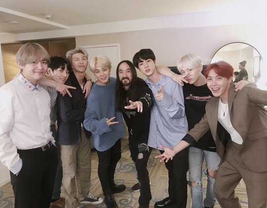 Group BTS (RM, Jean, Sugar, Jay Hop, Jimin, Vu, Jungkook) participated in a new song by famous DJ and producer Steve Aoki.Steve Aoki tweeted on October 24, surprise. were back!Got a new collab w my brothers BTS coming at u tomorrow! (Surprise, were back!A new collaboration with my brother BTS will visit you tomorrow!) In addition, the title of the new song, which will be released on the 25th, was announced as Waste It On Me (West It On Me).The short video, which was released in the line, contains the refreshing voices of BTS members singing to the trendy sound, adding to the expectation of domestic and foreign fans.This is the third time BTS and Steve Aoki have collaborated; earlier, BTS released a remix version of MIC Drop that they worked with Steve Aoki on November 24 last year.The song was a remix version of BTS new mini-album Mic Drop released in September last year, and was also joined by United States of America hip-hop hot rapper designer in addition to Steve Aoki.In particular, the MIC Drop remix version was Gold certified by the United States of America Recording Association of America (RIAA).The United States of America Record Industry Association certifies it by dividing it into Gold (over 500,000), platinum (over 1 million), multi platinum (over 2 million), and diamond (over 10 million) according to digital single and album sales.Digital singles are compiled, including digital downloads, audio and video streaming.In the next six months, we once again announced the results of collaboration.Steve Aoki participated in the song I Can not Tell You which was released by BTS in May, the regular 3rd album LOVE YOURSELF Tear (Love Your Selfs Tear).The Heart I Cant Tell is a song of the pop ballad genre, a vocal unit song that connects LOST and Subsidies.Steve Aoki expressed his desire to work on the song with vocal members (Jin, Jimin, Bhu, Jungkook), and the BTS accepted it and the collaboration was concluded.The song was as popular as the title song FAKE LOVE (Fake Love) by sweeping the top of the domestic music charts and ranking 50th on the global top 200 chart of the worlds largest music streaming company Sporty Pie.Steve Aoki has been steadily expressing his affection for BTS and has continued musical exchanges.In a recent interview with the United States of America Billboard, he said of BTS: Its a singer who doesnt need advice, just (stage) dominating.Whatever you do, it creates magic, and rather I get advice from them. hwang hye-jin