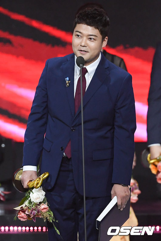 Jun Hyun-moo was delighted to meet BTS at the Pop Culture Arts Award Awards.On the afternoon of the 24th, 2018 Pop Culture Arts Award awards were held at the Olympic Hall in Bangi-dong, Songpa-gu, Seoul, and Jun Hyun-moo received the South Korean prime ministre recognition along with Son Ye-jin, Lee Sun-gyun, Kim Sook and Kim Joo-hyuk.Thank you, its the first time in my life Ive been recognized by the state. Its impressive. Park is shocked to be wearing a mesh suit.And I congratulate Yoo Jae-seok, who is always a teacher, he said.Im so dizzy when I see BTS in the waiting room. Its been a long time. Problematic Man. Please come back. 30 minutes.I will also give you a responsible laugh, he added.At this, BTS RM gave a greeting.These awards are the Pop culture Korean Artists Welfare Foundation Government Awards system designed to raise the social status of the Pop culture Korean Artists Welfare Foundations and encourage their efforts and achievements.