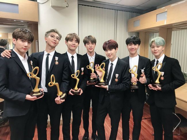 Group BTS expressed its impression of being the youngest cultural decoration.BTS received the Medal of Culture at the 2018 Popular Culture and Arts Awards ceremony held at the Olympic Hall in Bangi-dong, Songpa-gu, Seoul on the 24th.On this day, BTS, along with the certification shot through the official SNS, said, Thanks to you, I received the Medal of Culture from the 2018 Popular Culture and Arts Award.Thank you, he said to his fans.Jimin also posted a photo of the decoration and said, I received it with you. I really appreciate it. # OurAmi Award.Meanwhile, the Ministry of Culture, Sports and Tourism said, We have been recognized in overseas music markets including Japan and the United States as well as domestic activities and contributed to the development of Korean Wave.Most of the members are singer-songwriters who have lyric/composation skills. BTS SNS
