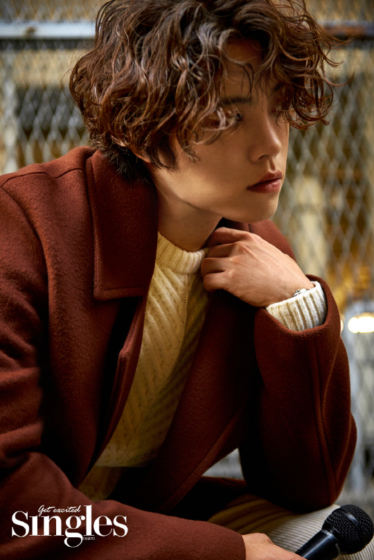 Fashion magazine <Singles> released a picture of Eddie Kim, an eardrum boy who returned to the album Miles Apart in three years and nine months.In this picture, Eddie Kim completed a picture of the autumn concept with his own charm and completed an atmosphere full of emotions.Eddie Kim is a back door that led to a pleasant atmosphere in every cut with a brilliant pose.Eddie Kim, who returned to the album Miles Apart in three years and nine months on the 11th, said, I was involved in the album preparation process from 1 to 10.It was not easy to complete a song that could have confidence on its own.Some songs are hip, some songs are band sound, some songs are called guitar one, and so on. Eddie Kim is communicating with fans almost every day on SNS Live and V-App after his comeback for fans who have waited a long time, he said: The fans have waited really long.I was so sorry to have liked you so much, and I am already preparing for my next activity to meet my expectations.He also announced plans for active activities.Eddie Kim, the last album of his twenties, said, When I am thirty, I have one thing I want to do. I am living in a city other than Seoul for a month.I want to live in 10 cities from 30 to 40 every month in one city, and it would be fun to work on the theme of city.I also told him about the extraordinary bucket list.Interviews with Eddie Kim, an emotional eardrum boyfriend who has been waiting for everyone, can be found in the November issue of Singles and the fun online playground  Mobile (m.thesingle.co.kr).
