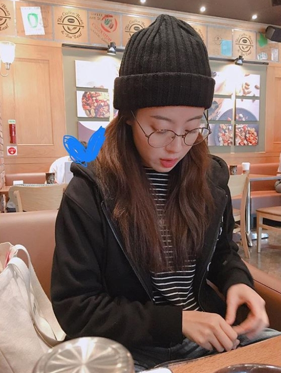 Nam Ji-hyun reveals the routine of a normal college studentActor Nam Ji-hyun posted a picture on October 25 with his article Midterm exam ends tomorrow in his instagram.The picture shows Nam Ji-hyun wearing a beanie and wearing glasses. The college students modest attire during the test period attracts Eye-catching.Especially, fans who have seen Nam Ji-hyun in Hanbok in One Hundred Days for a long time responded that the daily photos of the liver are strange.The fans who responded to the photos responded such as Lets take a good test, Sarrow, and A + Walk the road.