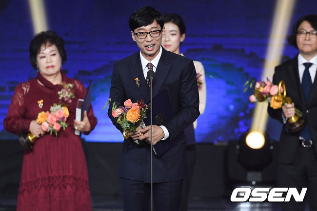 Korea Artists Welfare Foundation representing Korea.Korean Artists Welfare Foundations, which led popular culture and caused the Korean Wave to the world, have a star shining on their hearts.Lee Soon-jae, Yoo Jae-Suk, Kim Nam-joo, Lee Sun Gyun, Son Ye-jin, and BTS were reborn as cultural Korean artists Welfare Foundation representing South Korea with decoration and recognition.At 4:30 pm on the 24th, the 2018 Popular Culture and Arts Award ceremony was held at the Olympic Hall in Bangi-dong, Songpa-gu, Seoul.The Korean Artists Welfare Foundation is a government award system for popular culture. It has awarded the Korean Artists Welfare Foundation and industrial workers with cultural decoration, Presidential Citation, The South Korean prime minister commendation, and Minister of Culture, Sports and Tourism commendation.It was called a different way.Actor Lee Soon-jae, who received the silver culture decoration, said, Foreign actors were praised as artists when they were called.I am sorry and grateful for your unfulfilled evaluation of your work and your lack of accomplishments. I will work hard until the day I can. BTS handsome.I am proud of South Korea, which is so beautiful. With the heart of the national representative.The seven members of BTS wrote a new history of being the youngest decoration recipient with the decoration of the flower culture in their hearts.The glory of the family is I will spread the South Korea to all worlds with the heart of the national representative, I will contribute to informing Korea culture throughout World, I am happy and thankful that it seems to be a hope of popular culture and so on.Thank you for not throwing it away.Kim Nam-joo, who received the Presidential Citation, made the listeners feel uncomfortable with his blunt speech: I will reflect more deeply and try to act as an actor as much as the weight of the award.Thank you to two children who have been supportive to live fiercely and my husband, Kim Seung-woo, who is a lifelong friend.Especially, after my father died, I am really grateful to my mother for raising me without abandoning me. Thank you and I love you.National MC Yoo Jae-Suk was also indispensable; with the Presidential Citation on his chest, he said: I know what I have to do.I will laugh at more people, he said. Thankfully, the second was born. I thank many people for celebrating like my work. I did not sleep at dawn today.I heard her crying at dawn, but I pretended not to hear her. I am so sorry for Na Kyung-eun. I will never do it again.IU was the best.Lee Sun Gyun, who had been laughing and laughing at TVN My Man from Nowhere earlier this year, received the South Korean prime miniist commendation.He said, I give all the glory to the actors and staff who wrote a great script, my director Kim Won-seok, and my man from Nowhere.Actor Iji-eun, who had been in a lot of controversy and controversy before the start, was the best actor like IU song. I will be a good adult like Park Dong-hoon. Its the first time Ive ever been recognized by the state.Jeon Hyun-moo, a believer and viewer, received the South Korean prime minister commendation and said, It is the first time I have been recognized by the state in my life.I am impressed, he said, especially to Park Na-rae and Yoo Jae-Suk, who also congratulated him. BTS Nam-joon is a long time.I hope that BTS will be extended further. I will give you a responsible smile. Actor Kim Joo-hyuk, I lived well.Kim Joo-hyuk, who died suddenly in October last year as an Acid, received the South Korean prime miniist commendation in the sky.Kim Nam-joo, managing director of Tree Essence, said, Kim Joo-hyuk Actor has left us for one year next week.Last year was Kim Joo-hyuk Actors 20th year debut, and this award seems to be a compliment for 20 years.I will deliver it well, he said in his address.DB