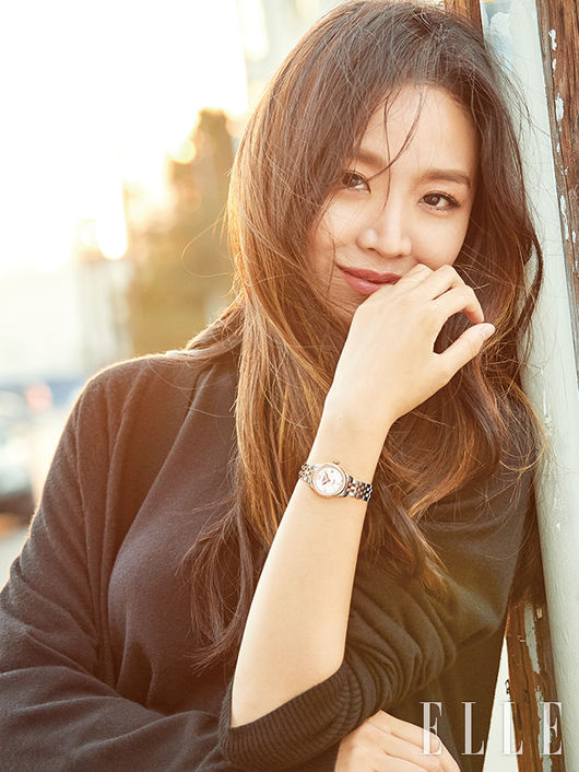 A picture of the lovely charm of actor Shin Hye-sun was released.The November issue of fashion media Elle revealed an interview with a pictorial with Shin Hye-sun, which was filmed in Los Angeles, USA.In the public picture, Shin Hye-sun made a light and lovely mood by digesting check pattern costumes and trench coats.While filming a picture with a unique street in Los Angeles, Shin Hye-sun said that he led the scene atmosphere with his unique bright energy.In an interview with the picture, Shin Hye-sun gave a feeling about the drama Thirty but Seventeen which has recently ended in popularity.Especially about playing a character with a pure sensibility of a teenager who is thirty years old, It was difficult and fun every scene.It was a good experience to be able to challenge various expressions and gestures because of the character of the character, he said.Shin Hye-sun, who turned 30 this year, said, I thought I would become a man in my thirties and enter a stable period.But every time I was one year old, I learned about Meru, and I tried to achieve my goal one step at a time without being greedy. On the other hand, the interview with the pictures filled with the lovely charm of actor Shin Hye-sun can be found in the November issue of Elle and the official websiteElle