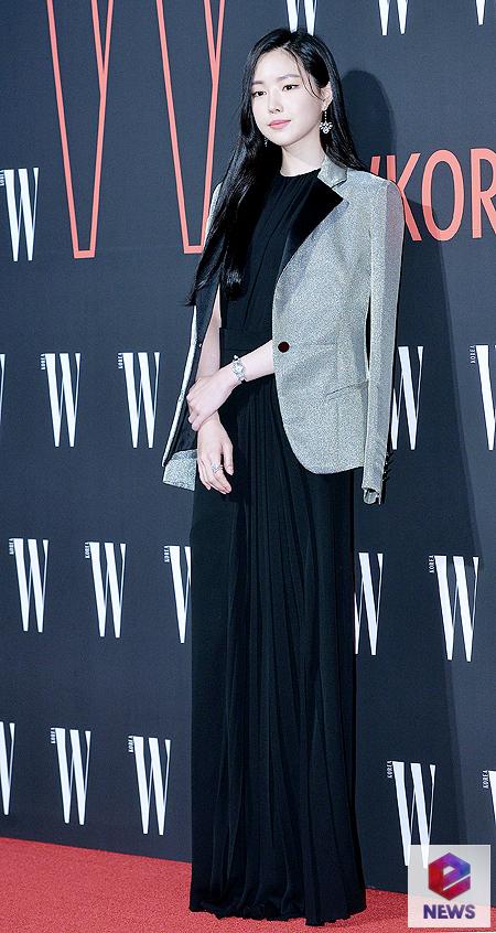 Singer Son Na-eun is attending the 13th Breast Cancer Awareness Improvement Campaign event held at the Four Seasons Hotel in Seoul on the afternoon of the 26th.
